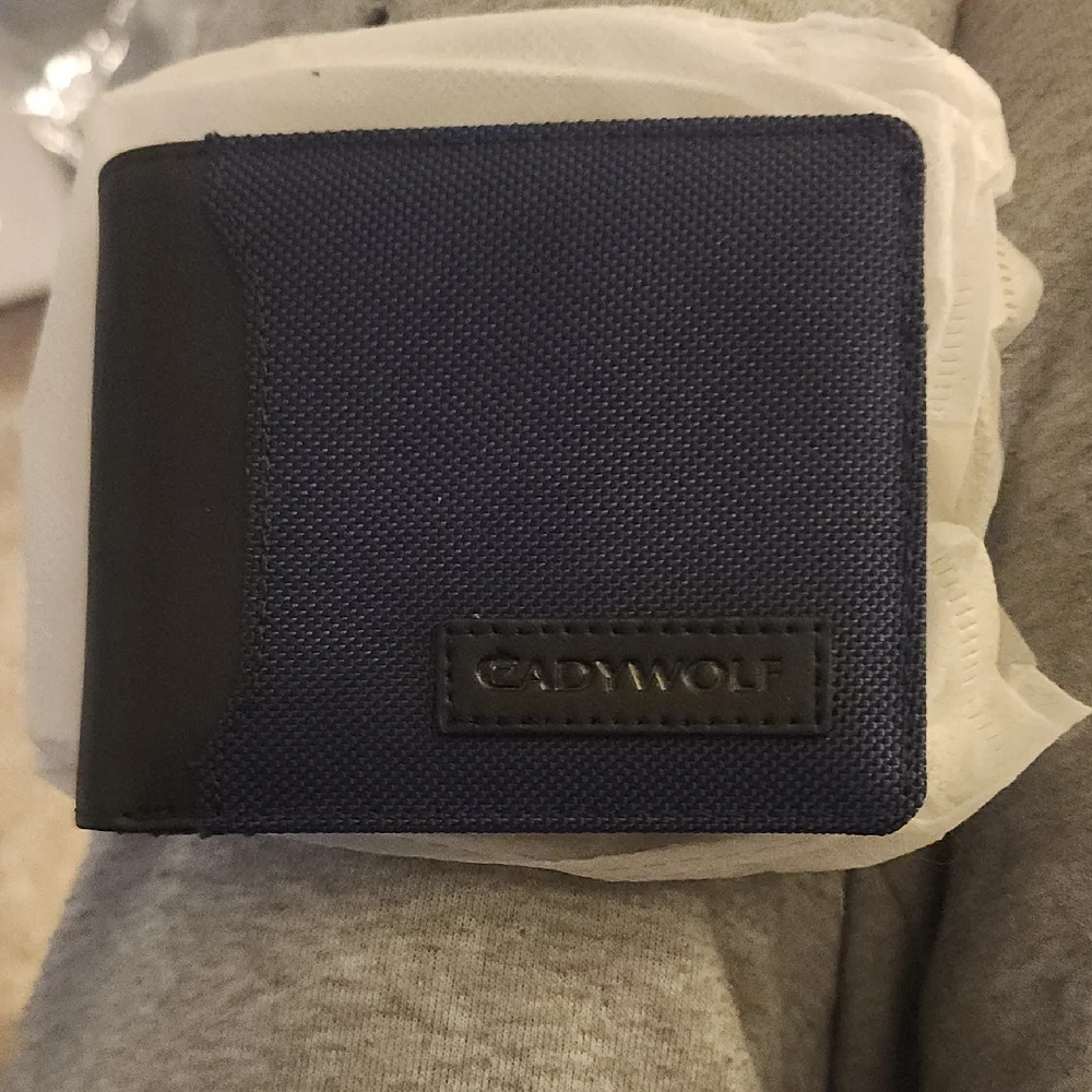 NWY Caddy Wolf Mens RFID Navy Wallet. Never Used.